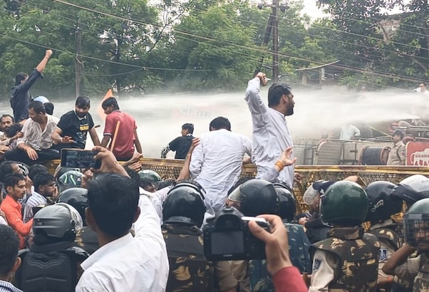 पटना में छात्रों का उबाल बरकरार, तेजस्वी यादव का मिला साथ..मांगें नहीं मानी गईं तो 25 अगस्त को होगा महाआंदोलन