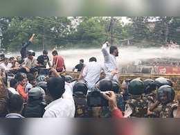 पटना में छात्रों का उबाल बरकरार, तेजस्वी यादव का मिला साथ..मांगें नहीं मानी गईं तो 25 अगस्त को होगा महाआंदोलन