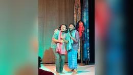 गांवों में नुक्&zwj;कड़ से मायानगरी के राष्&zwj;ट्रीय मंच तक... युवा रंगकर्मी ने ऐसे बढ़ाया अंबिकापुर का मान
