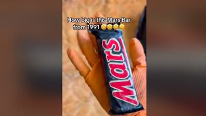 Woman Finds Mars Chocolate From 1991, Internet Shocked To See Huge Size
