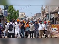 पंजोखरा साहिब में बातचीत फेल, सिख संगत ने NH-1 की ओर किया कूच, बैरिकेड तोड़ आगे बढ़े प्रदर्शनकारी