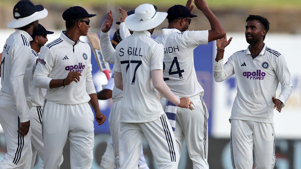 1st Test LIVE: Pants Blunder Costs India Big, SL 3 Down In Chase Of 372
