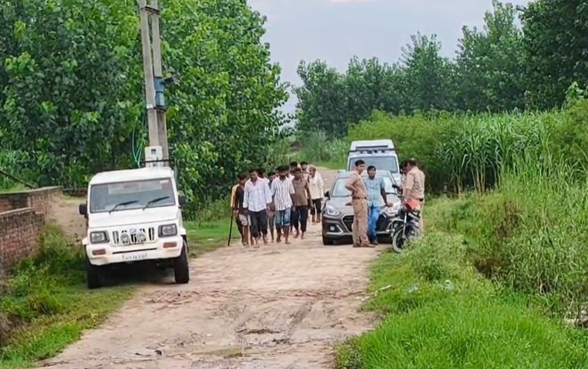 मुरादाबाद के ठाकुरद्वारा में दहशत का माहौल है.