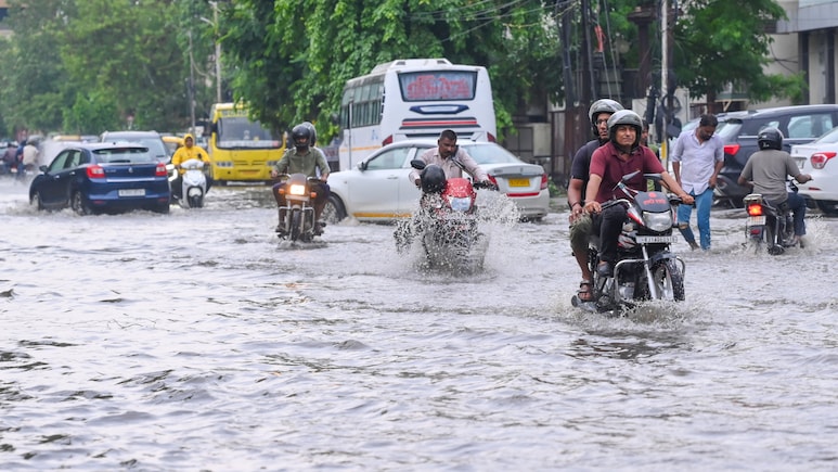 मॉनसून फिर एक्टिव, एक हफ्ते चलेगी बारिश, दिल्ली-यूपी से उत्तराखंड-राजस्थान तक 14 राज्यों में IMD अलर्ट, जानें आज का मौसम