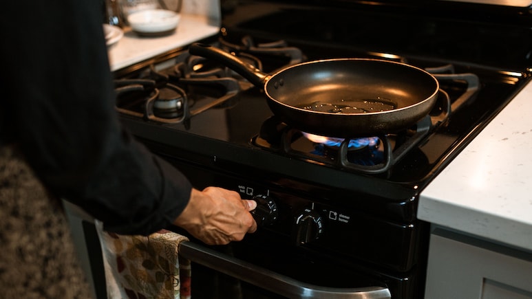 कम दाम में पाएं प्रीमियम कुकिंग एक्सपीरियंस, ये Non-Stick Tawa हैं हर Kitchen के लिए बजट में परफेक्ट