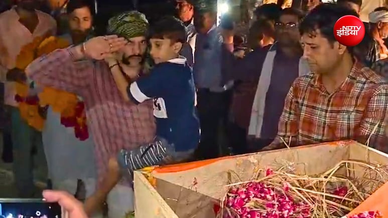 झुझुनूं के लाल को अंतिम विदाई देने उमड़ा जनसैलाब, हाल ही में प्रोमोट होकर सेना में बने थे JCO