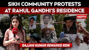 Sikh Protesters Demonstrate At Rahul Gandhi&rsquo;s Residence Over Sajjan Kumar Remarks