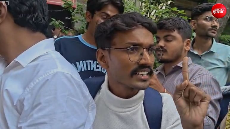 न कंप्यूटर काम किए ना बैठने के इंतजाम... छत्रपति संभाजीनगर के परीक्षा केंद्र का हाल