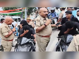 VIDEO: वाराणसी तिरंगा यात्रा में ड्रामा, बुर्का पहन घूम रहे स्कूटी सवार, पुलिस ने रोका तो खुली रीलबाजों की पोल