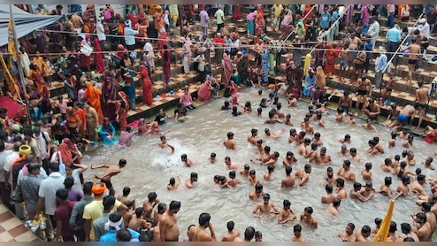 प्राचीन तीर्थ स्थल लोहार्गल धाम, जहां पांडवों के अस्त्र-शस्त्र गल गए, कावड़ में जल भरकर करते हैं जलाभ&zwj;िषेक&nbsp;
