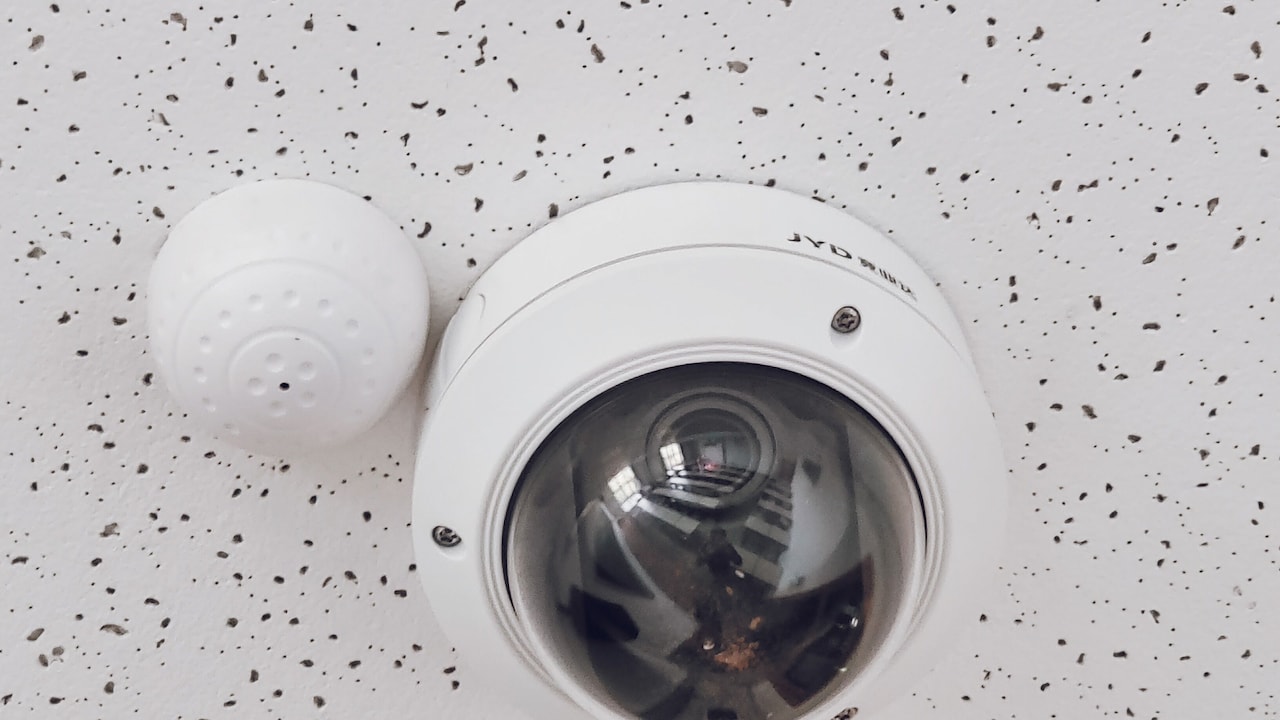 7 Security Cameras With Memory Card Storage to Reduce Cloud Use 7 Security Cameras With Memory Card Storage to Reduce Cloud Use
