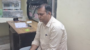 RPF कांस्टेबल 70000 रुपये की रिश्वत लेते रंगे हाथ गिरफ्तार, चोरी के केस में की थी डील