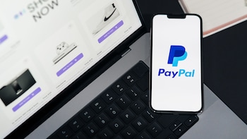 Paypal Shares Tank 16% Pre-Market As Advent, Strike Drop $50-Billion Takeover Bid