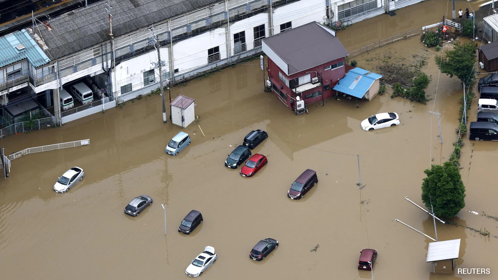 Unprecedented Heavy Rain Causes Flooding, Deaths, and Travel Disruptions in Eastern Japan