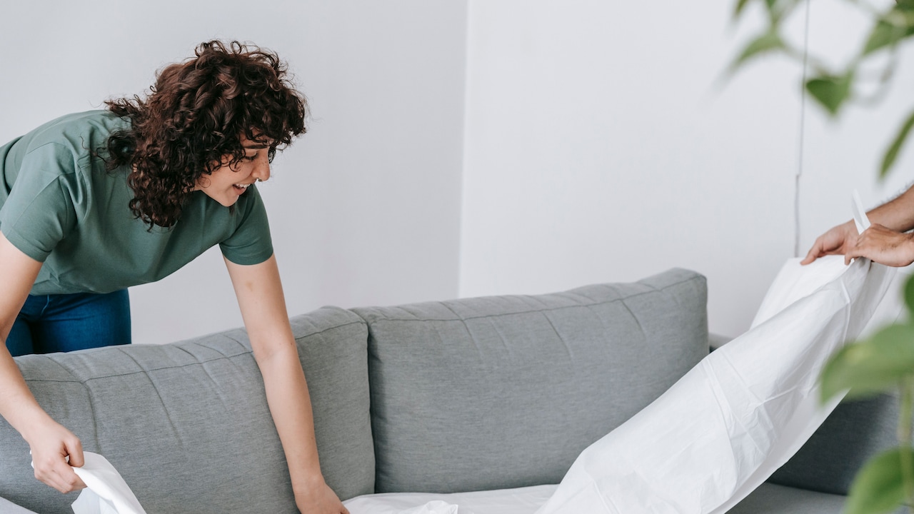 10 Ways To Stop Sofa Covers Slipping On Leather Sofas 10 Ways To Stop Sofa Covers Slipping On Leather Sofas