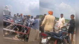 जान जोखिम में डालकर चंबल पार कर रहे लोग, ओवरलोड नाव में बाइकें और यात्री देख उठे सवाल