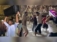 रोबर्स केव में सिर पर स्पीकर रख जमकर नाचे टूरिस्ट, बजने लगा हरियाणवी गाना तो भड़क उठे लोग