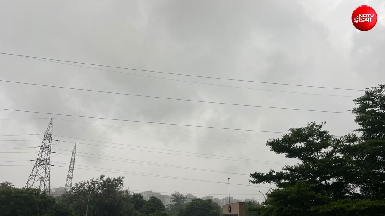 दिल्ली-NCR में दिन में हो गई रात, हो रही झमाझम बारिश, IMD ने जारी किया रेड अलर्ट