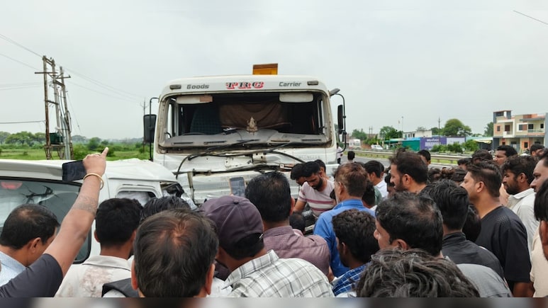 MP: धार में भीषण सड़क हादसा, रॉन्ग साइड से आए कंटेनर ने ईको कार को मारी टक्कर, 6 की मौत