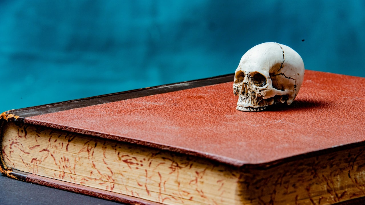 Must-read crime thrillers that Must-read crime thrillers that