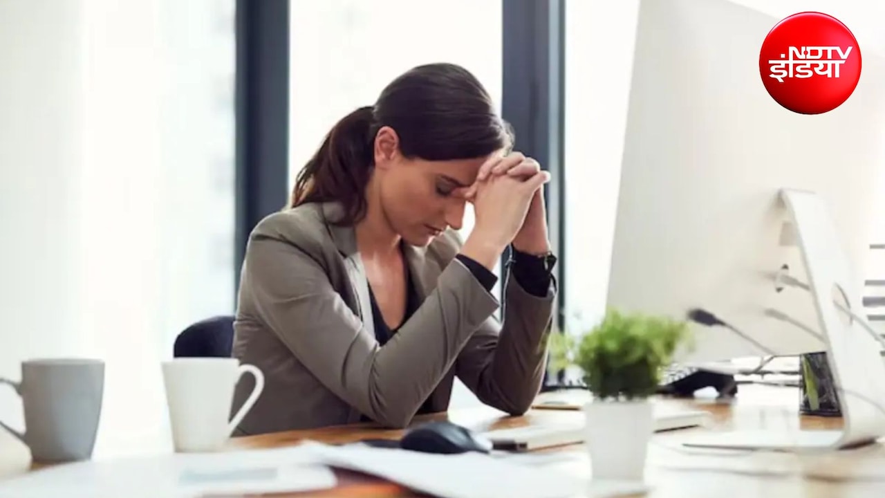 टॉक्सिक वर्कप्लेस में हो गए हैं परेशान? जानिए ऑफिस की नेगेटिविटी से बचकर खुद को पॉजिटिव रखने की टिप्स