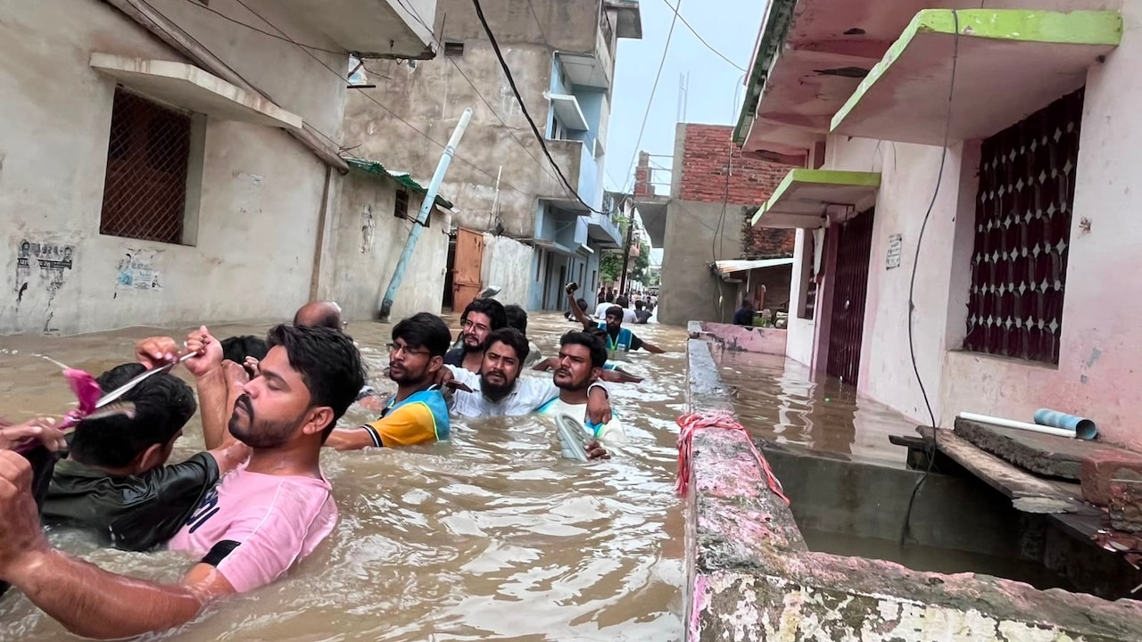 Rewa Flood: रीवा में बाढ़ से घोघर और पचमठा में तबाही, घरों में घुसा पानी; बह गया सामान 