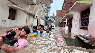 Rewa Flood: रीवा में बाढ़ से घोघर और पचमठा में तबाही, घरों में घुसा पानी; बह गया सामान&nbsp;