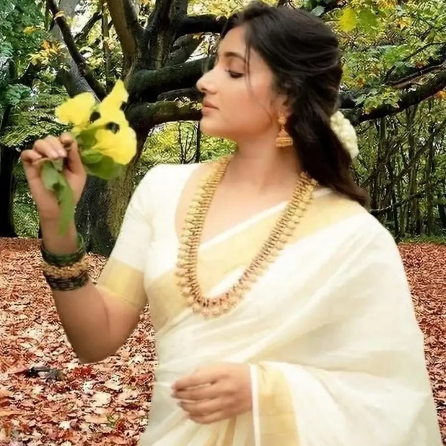 Click here to buy: Ladvi Solid/Plain Kasavu Cotton Silk Saree (White) Click here to buy: Ladvi Solid/Plain Kasavu Cotton Silk Saree (White)