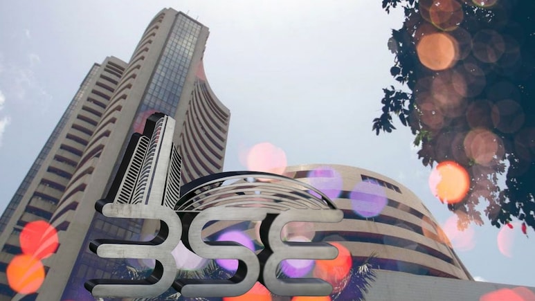 Share Market: कच्&zwj;चे तेल में तेजी के बीच गिरावट के साथ खुले बाजार, सेंसेक्&zwj;स 250 अंक नीचे खुला, निफ्टी का हाल जानिए