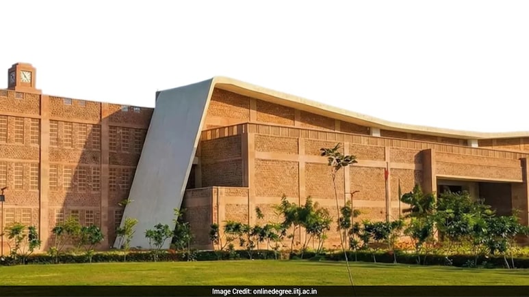 कंप्यूटर इंजीनियरिंग के अलावा IITs में कौन-कौन से कोर्स होते हैं? देख लीजिए पूरी लिस्ट