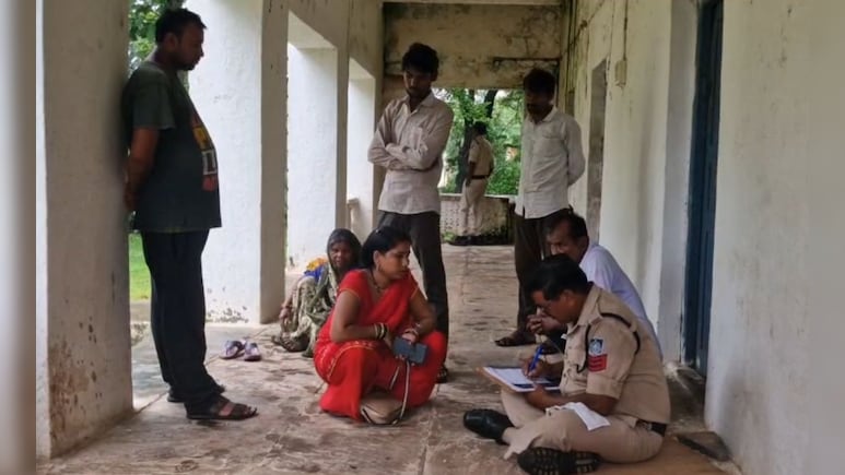 प्रसूता पत्नी के लिए खून का इंतजाम करने दर-दर भटका पति, तनाव में डिलीवरी के दूसरे दिन कर ली आत्महत्या
