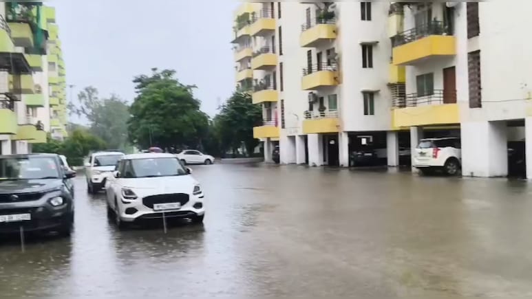 रात भर से बारिश के चलते आज भोपाल के निजी और सरकारी स्कूल बंद, MP के 21 जिलों में भारी वर्षा का अलर्ट