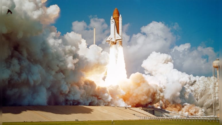 Trump Signs Order to Establish US Space Academy, Sets Sights on Moon and Mars