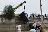Dhar Accident News: कांवड़ियों से भरी ट्रैक्टर-ट्रॉली पुलिया से 15 फीट नीचे गिरी, 1 की मौत, 28 घायल