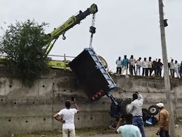 Dhar Accident News: कांवड़ियों से भरी ट्रैक्टर-ट्रॉली पुलिया से 15 फीट नीचे गिरी, 1 की मौत, 28 घायल