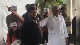 'सरकार नौकरी नहीं देना चाहती, युवाओं को कांवड़ यात्रा में ले जाना चाहती है': दिग्विजय सिंह