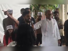 'सरकार नौकरी नहीं देना चाहती, युवाओं को कांवड़ यात्रा में ले जाना चाहती है': दिग्विजय सिंह