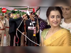 थलापति विजय ने स्वतंत्रता दिवस पर फहराया तिरंगा, पेरेंट्स संग खास मौके पर कुछ यूं नजर आईं त्रिशा कृष्णन