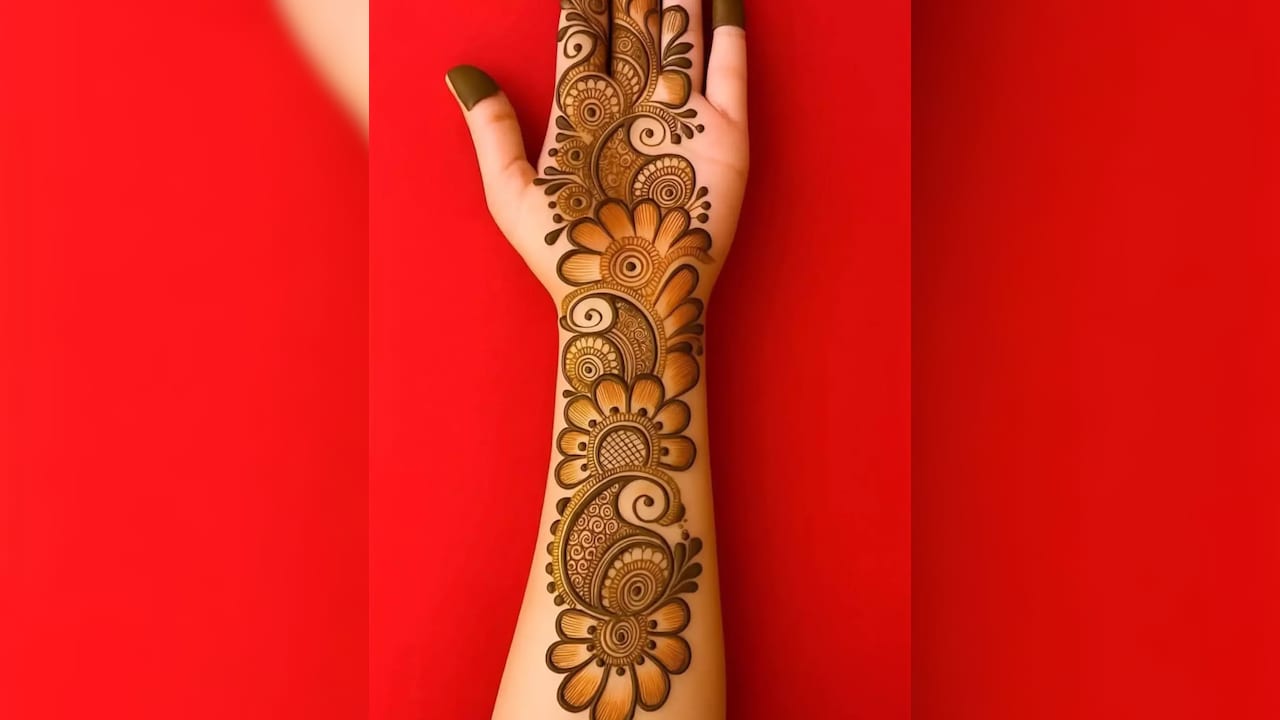 (Photo Credit: @priya_mehndi_art__/Instagram)