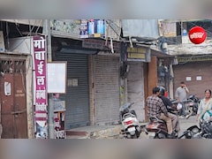 एप्पल का स्टिकर लगा बेच रहे थे iPhone के महंगे नकली चार्जर और केबल, छापेमारी में मिला जखीरा