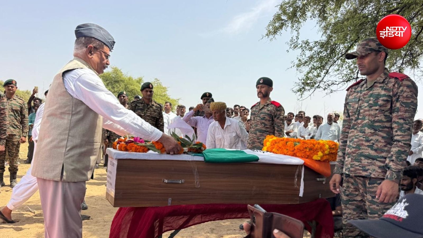 दिल्ली से पार्थिव शरीर को अग्निवीर गोपाल सिंह भाटी के गांव लाया गया दिल्ली से पार्थिव शरीर को अग्निवीर गोपाल सिंह भाटी के गांव लाया गया