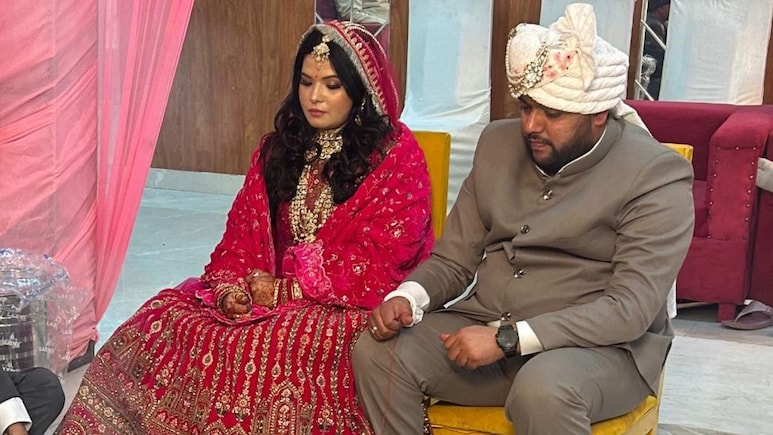 क्लिनिक में लटकी मिली महिला डॉक्टर की लाश, मेरठ में 7  महीने पहले शादी, 10 लाख के 'चक्कर' की जांच कर रही पुलिस