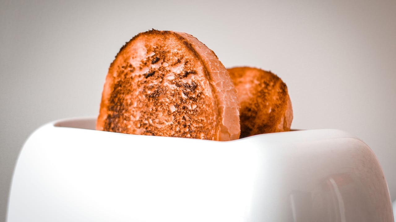 10 Reasons Toasters Brown One Side More Than The Other And How To Get More Even Toast 10 Reasons Toasters Brown One Side More Than The Other And How To Get More Even Toast