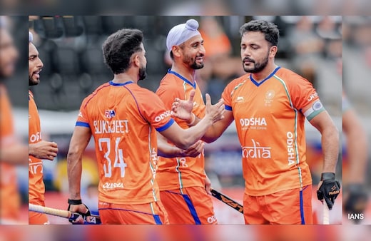 India vs England Live Score:  इंग्लैंड ने बनाई 3-2 से बढ़त, आखिरी क्वार्टर में भारत को झोंकनी होगी पूरी ताकत