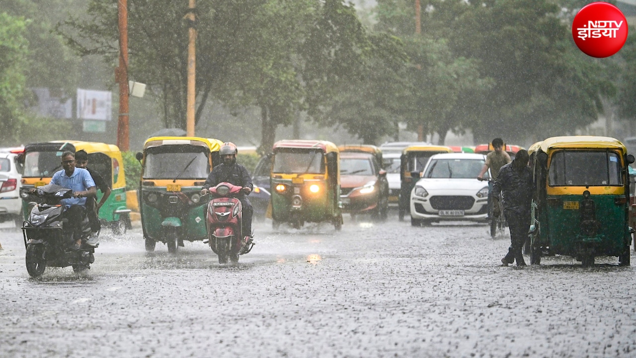दिल्ली-NCR में बारिश से जलभराव, यूपी, बिहार उत्तराखंड में उफान पर नदियां, अमरनाथ यात्रा पर रुकी