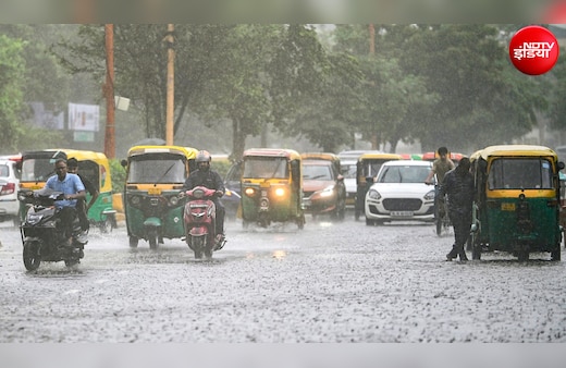 Delhi NCR Weather Live Updates: दिल्ली-NCR में बारिश में गुजरेगा वीकेंड, नोएडा, गाजियाबाद के लिए ट्रैफिक एडवाइजरी