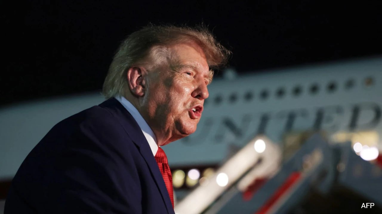 "You're On A Dangerous Flight": Trump Before Leaving Reporters On 'Decoy' Plane