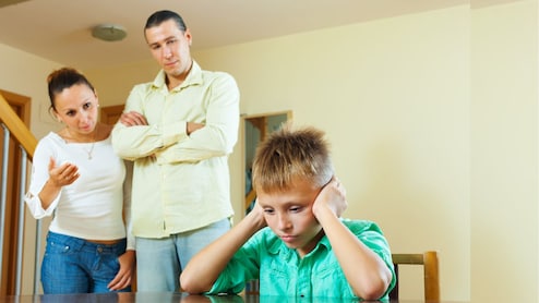 बच्चों को कैसे सिखाएं Discipline? पीडियाट्रिशियन ने बताए 5 आसान तरीके, हर माता-पिता को जाननी चाहिए ये बातें