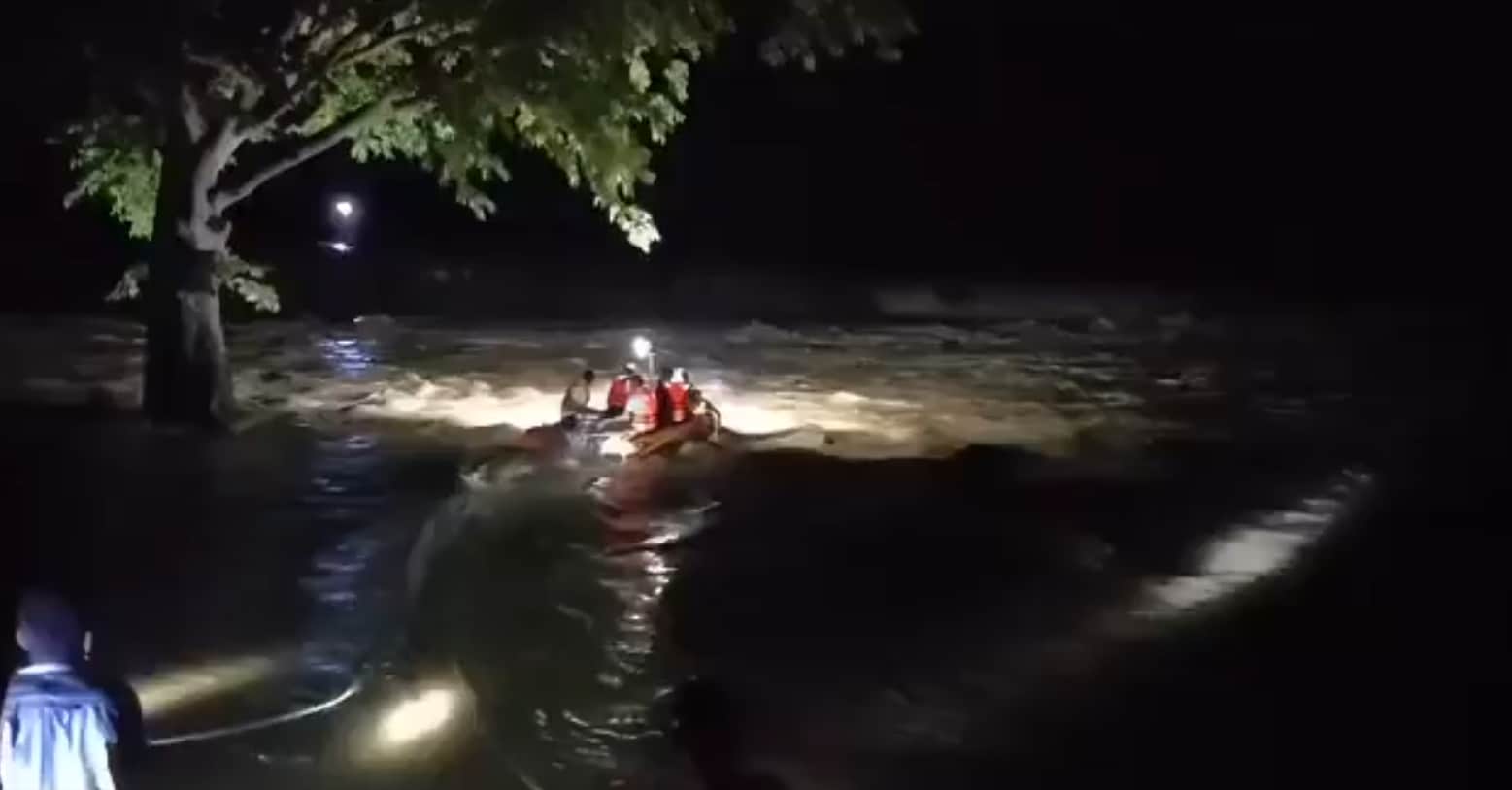 ias nagarjun gowda khandwa sderf river rescue operation Madhya Pradesh ias nagarjun gowda khandwa sderf river rescue operation Madhya Pradesh