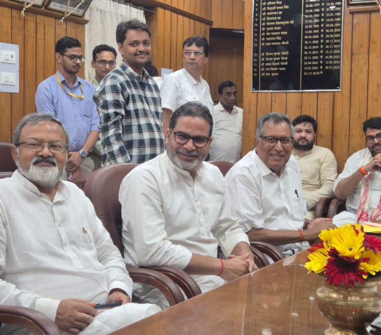 प्रशांत किशोर ने विधायक के तौर पर पद और गोपनीयता की शपथ ली